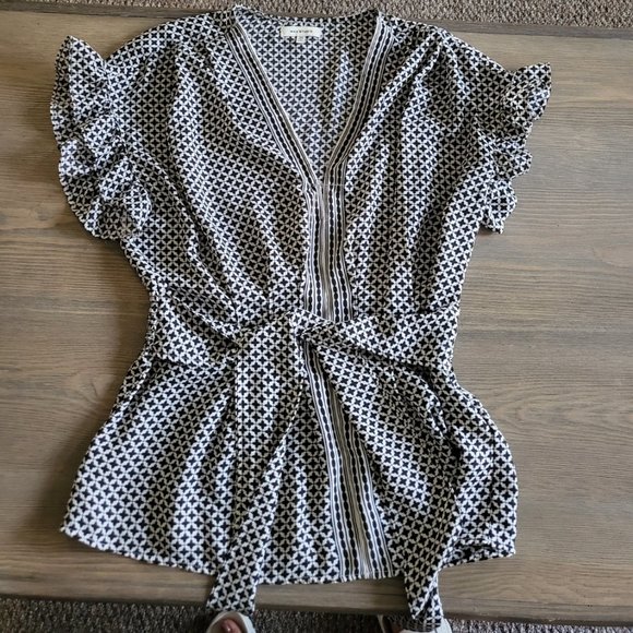 black and white Max Studio blouse size Medium - Picture 1 of 3
